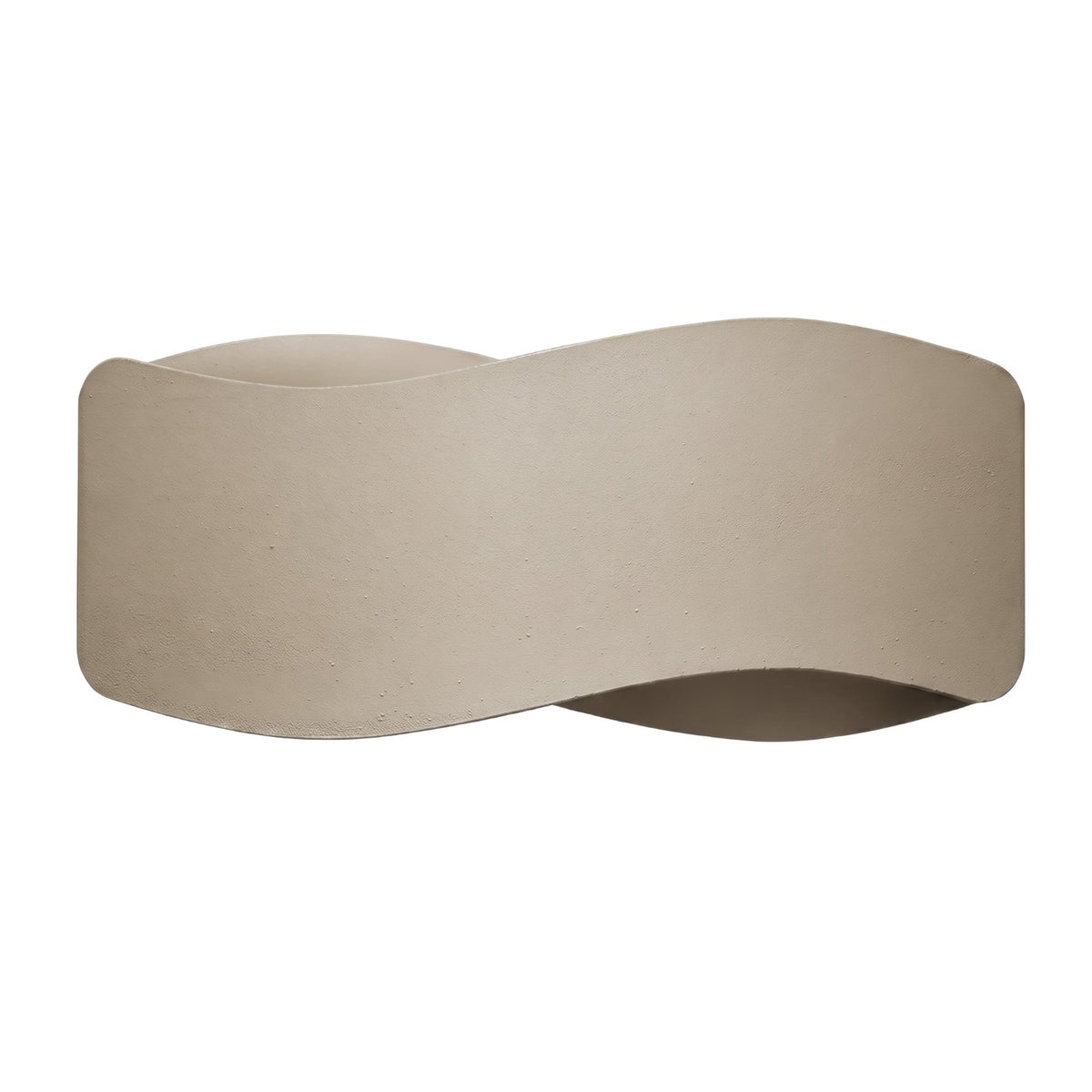 Applique murale Tila 30 laque taupe vue de face sur fond uni avec son ruban d'acier ondulé ouvert en haut et en bas