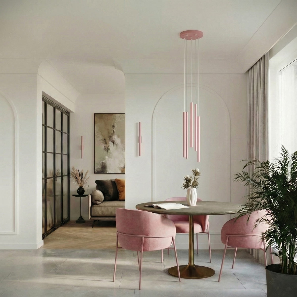 Salle à manger avec deux appliques Pastelo en laque rose aux murs et une suspension à cinq tubes assortie