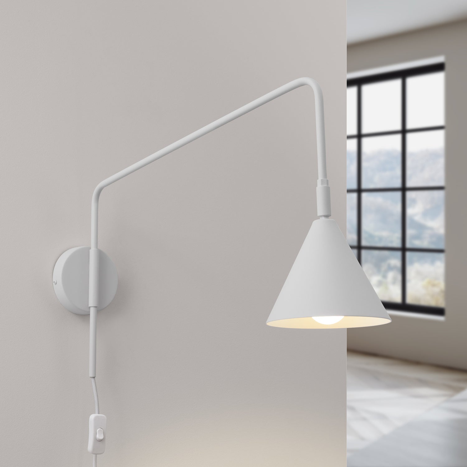 Applique Nox bras déporté acier blanc E14 allumée