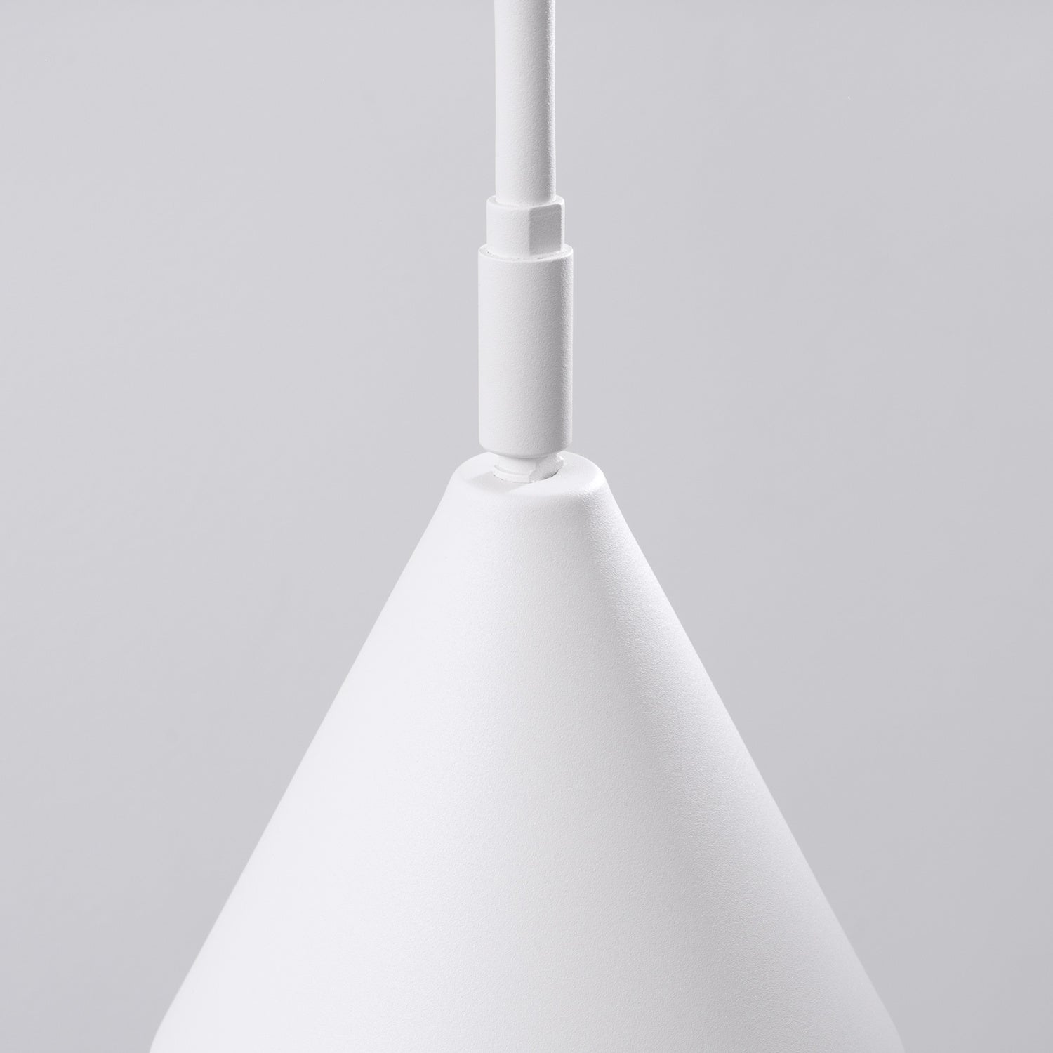 Applique Nox bras déporté acier blanc E14 en ambiance
