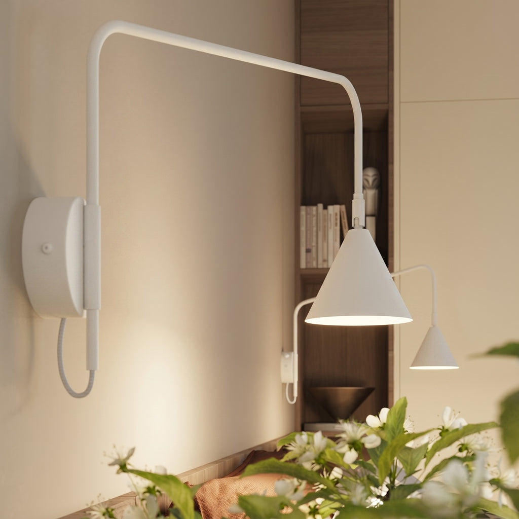Applique Nox bras déporté acier blanc E14 avec interrupteur en situation