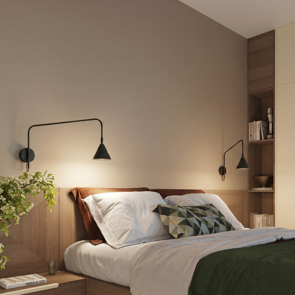 Applique Nox bras déporté acier noir E14 avec interrupteur, ambiance chaleureuse