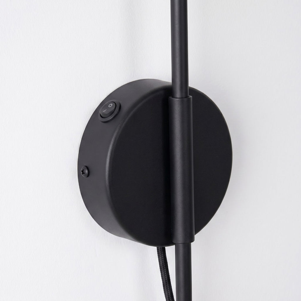 Applique Nox bras déporté acier noir E14 avec interrupteur, détail du bras et de la rosace
