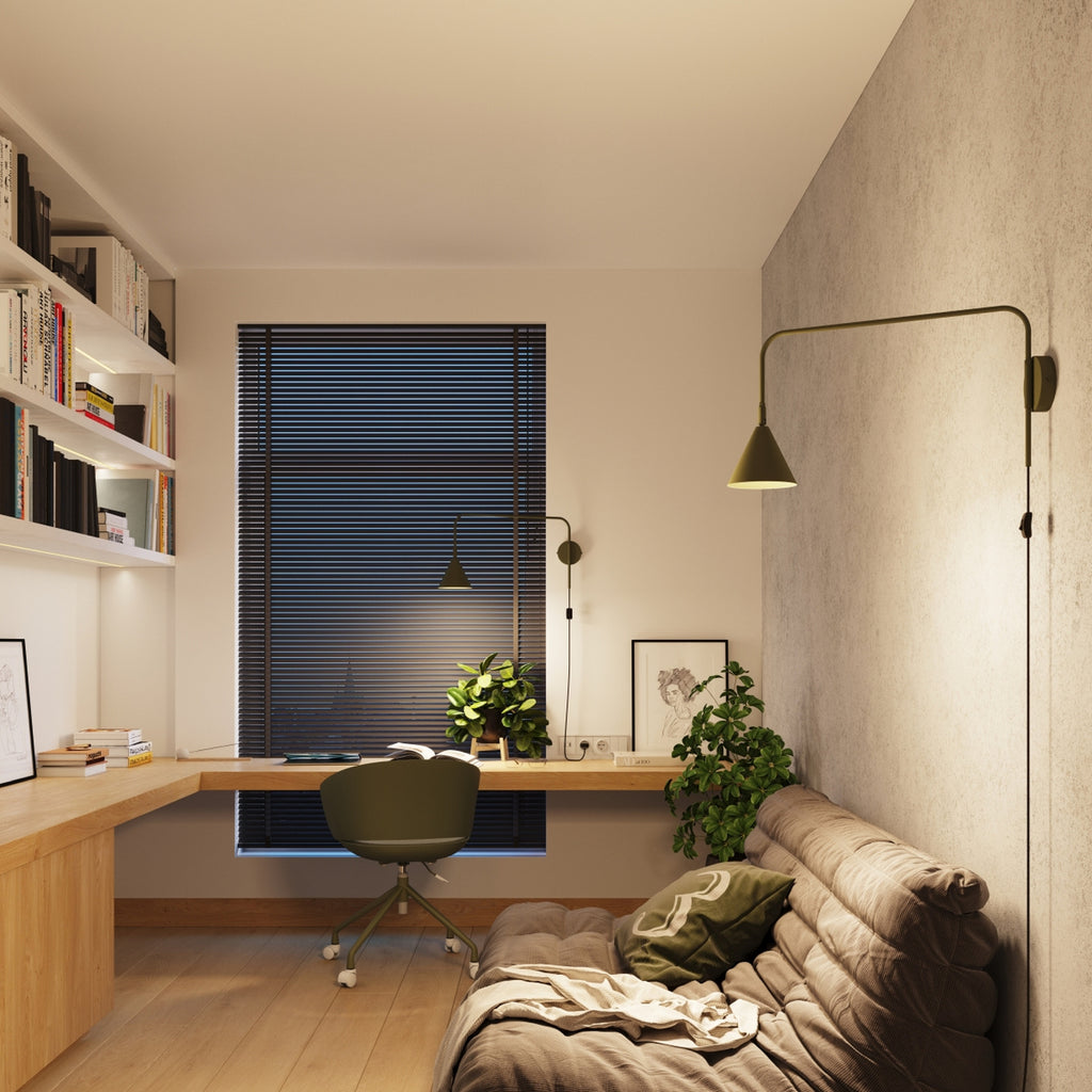 Applique Nox bras déporté acier vert olive E14 en situation dans un intérieur