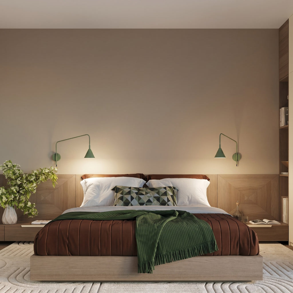 Applique Nox bras déporté acier vert olive E14 avec interrupteur en situation dans un intérieur