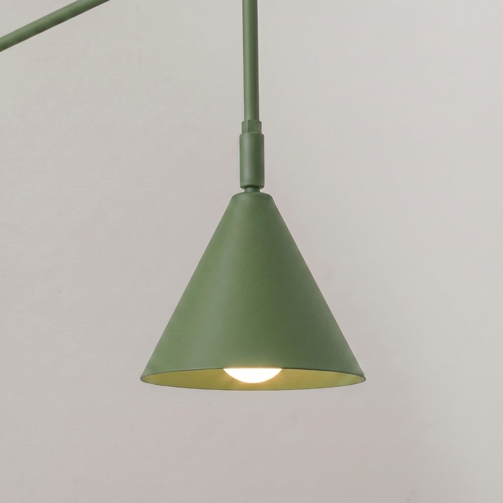 Applique Nox bras déporté acier vert olive E14 avec interrupteur, détail de l'abat-jour conique