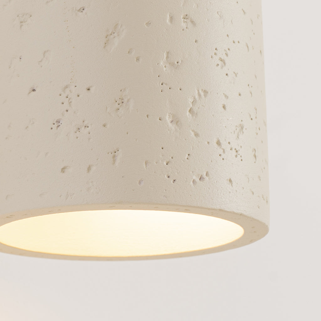 Applique Orbis béton beige G9, détail de la texture béton