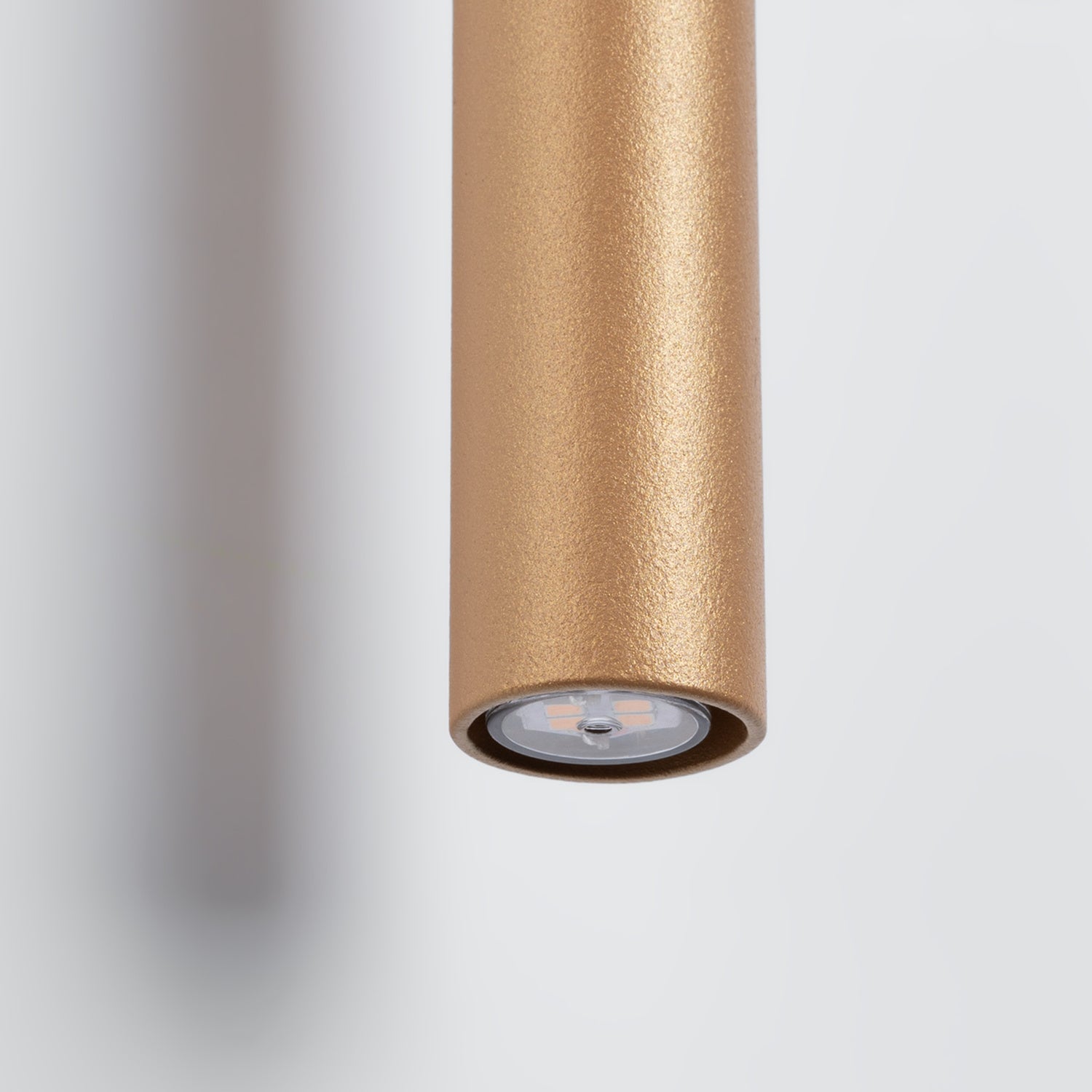 Applique Pastelo 2 tube fin doré G9, détail du tube fin