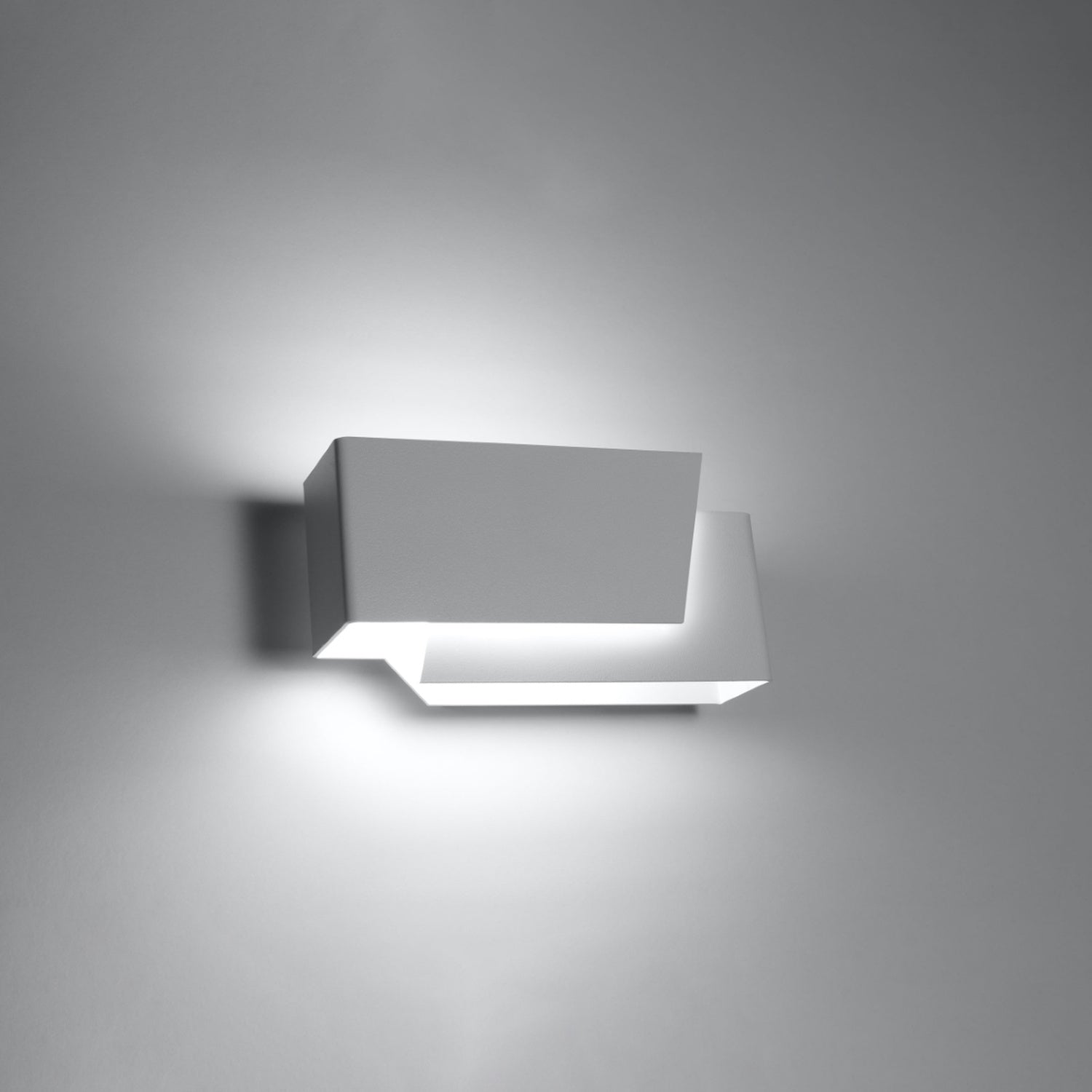 Applique Piegare acier blanc, détail des deux plaques
