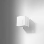 Applique Pixar blanc, vue de profil du cube