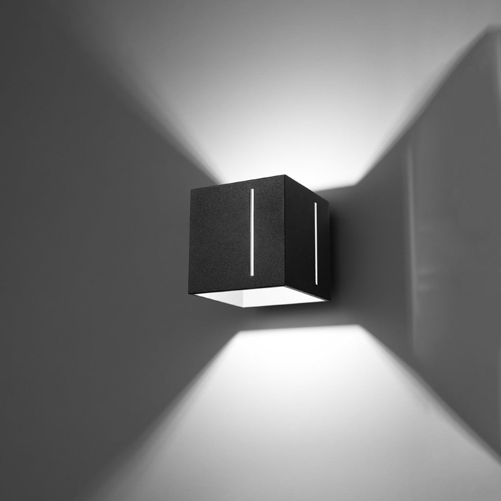 Applique Pixar noir, détail des fentes verticales