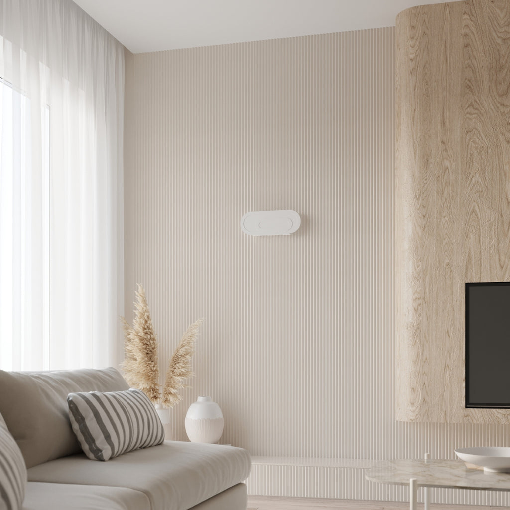 Applique Saccon acier blanc au-dessus d'un lit
