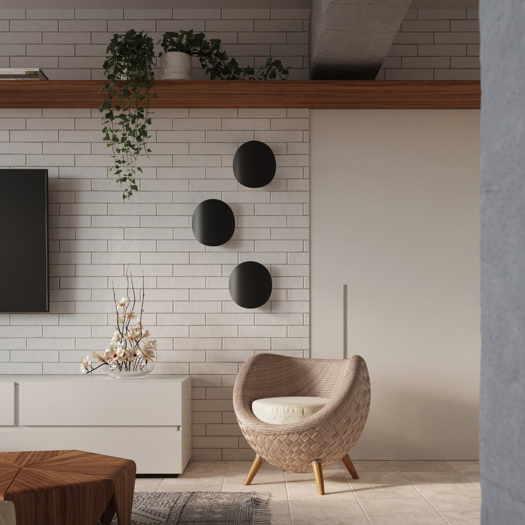 Applique Senses acier noir en situation dans un salon