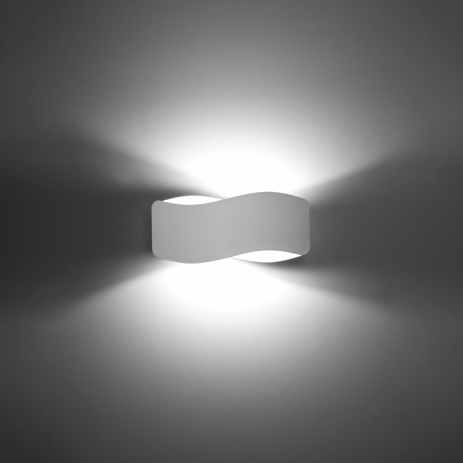 Applique Tila 30 acier blanc allumée, lumière diffusée vers le haut et le bas