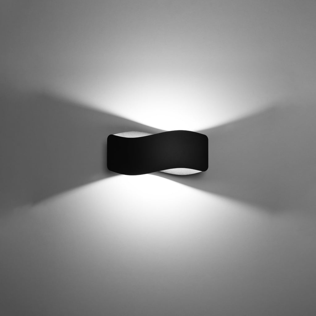 Applique Tila 30 acier noir allumée, lumière diffusée vers le haut et le bas