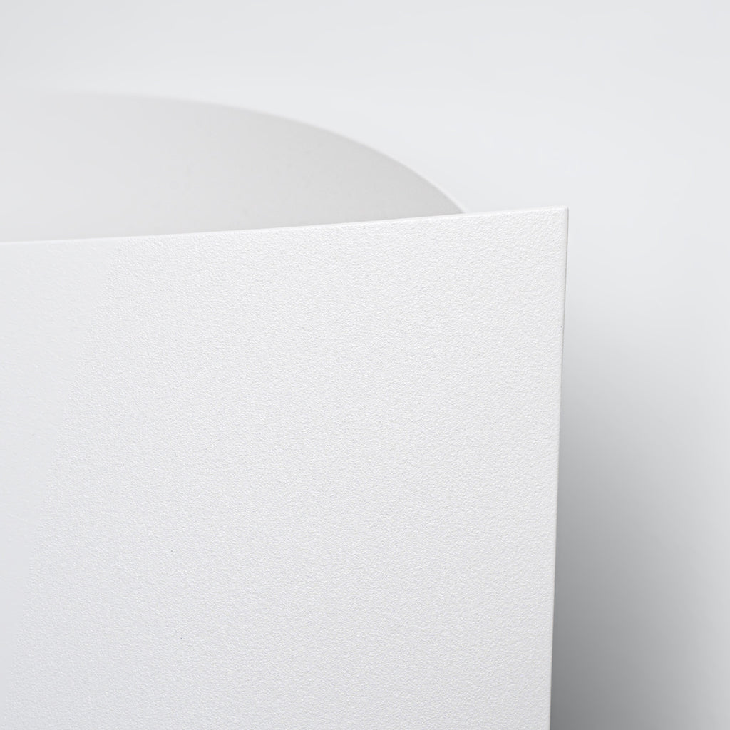 Applique Toni acier blanc G9, détail du ruban cintré