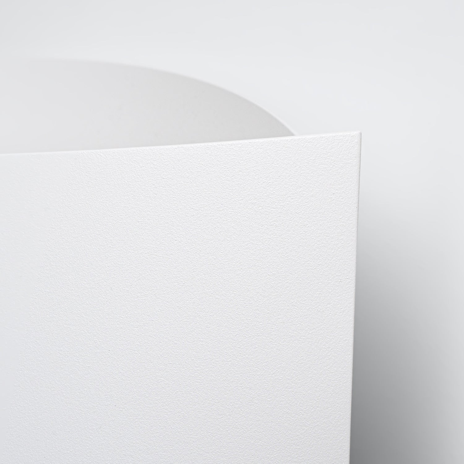 Applique Toni acier blanc G9, détail du ruban cintré