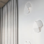Applique Tre acier blanc dans une pièce contemporaine