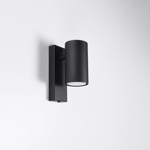 Applique Utti noir de trois quarts sur sa platine murale