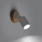 Applique Verdo bois et acier blanc GU10 allumée, faisceau orientable