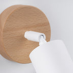 Applique Verdo bois et acier blanc GU10, détail d'un spot orientable et de l'embase en bois