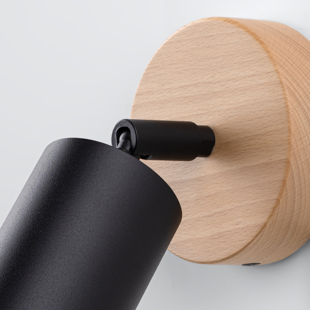 Applique Verdo bois et acier noir GU10, détail d'un spot orientable et de l'embase en bois