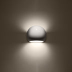 Applique Globe céramique blanche brillante allumée, lumière diffusée vers le haut et le bas