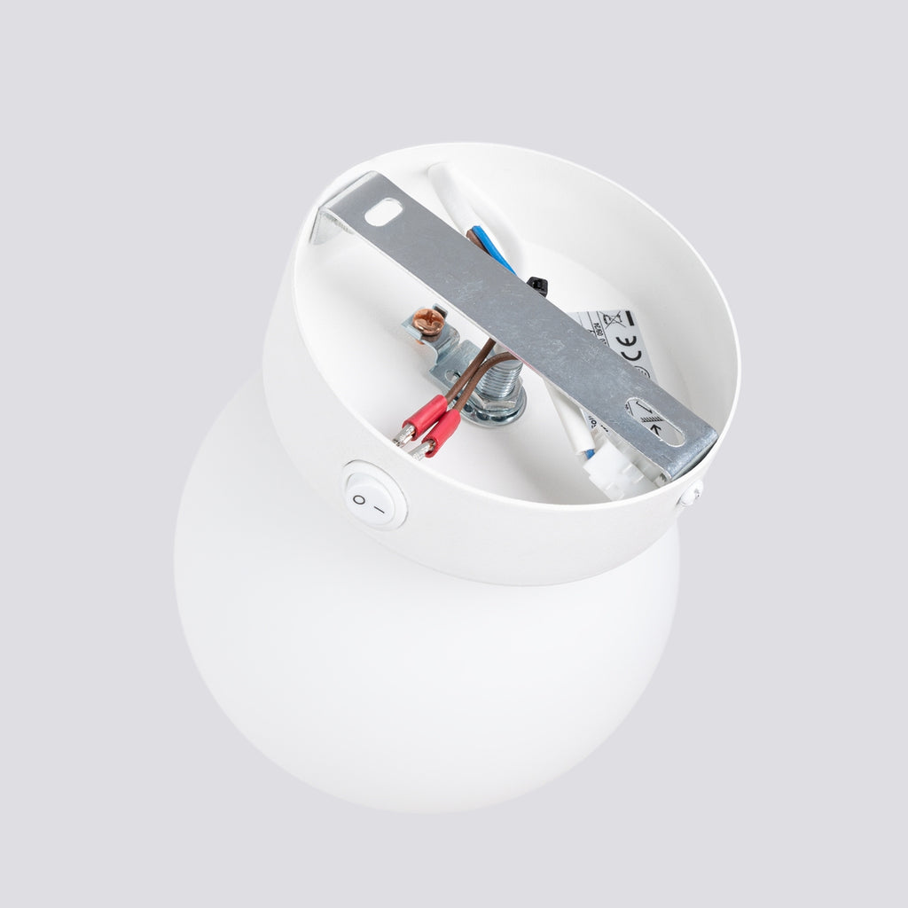 Applique Yoli 1 boule opale acier blanche G9, gros plan allumé