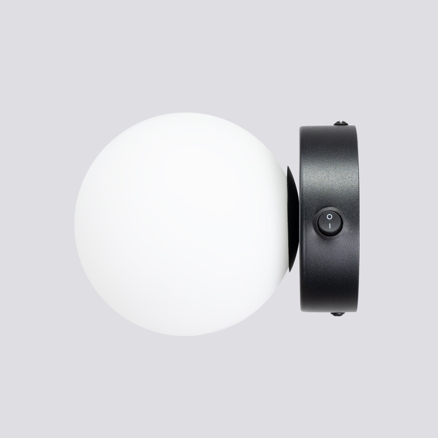 Applique Yoli 1 boule opale acier noire G9, gros plan allumé