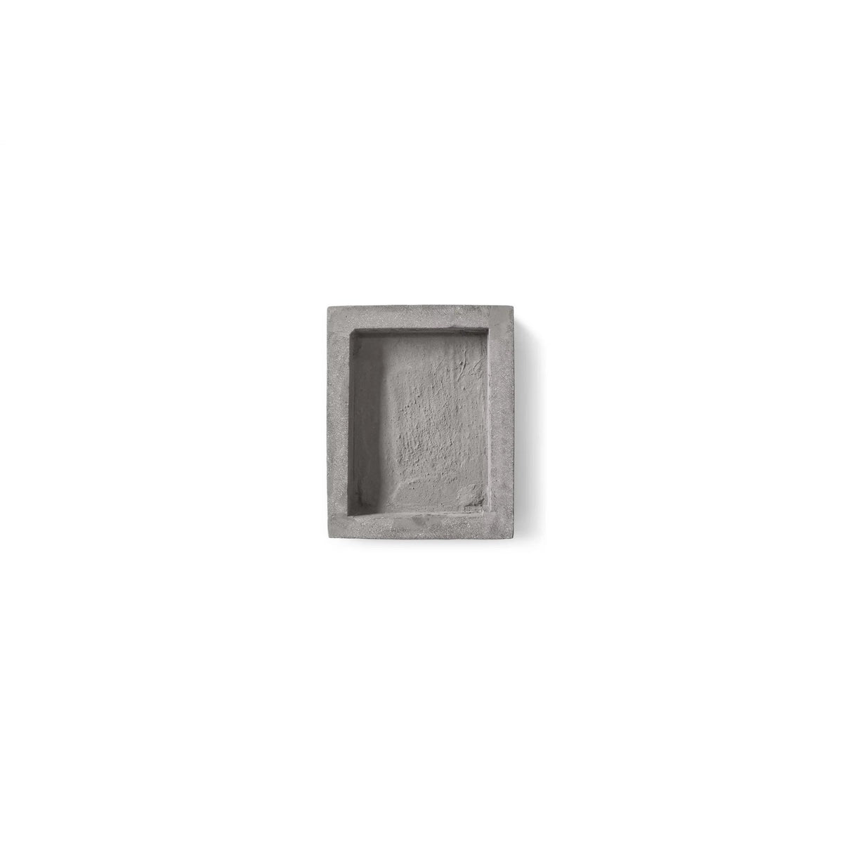 Dos évidé du Frag 30 x 24 cm cerné d'un rebord de béton