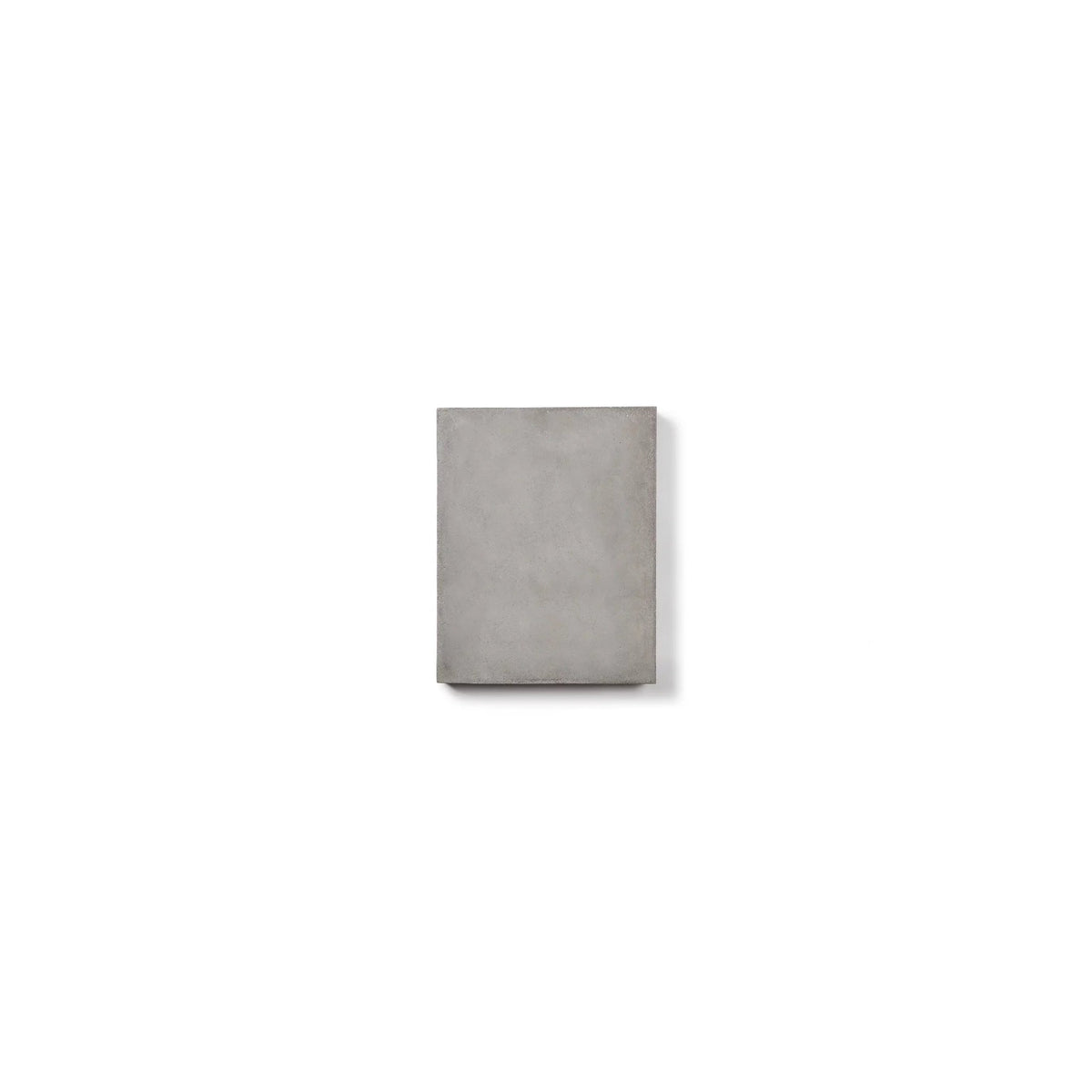 Frag 30 x 24 cm en béton gris naturel accroché à la verticale vu de face