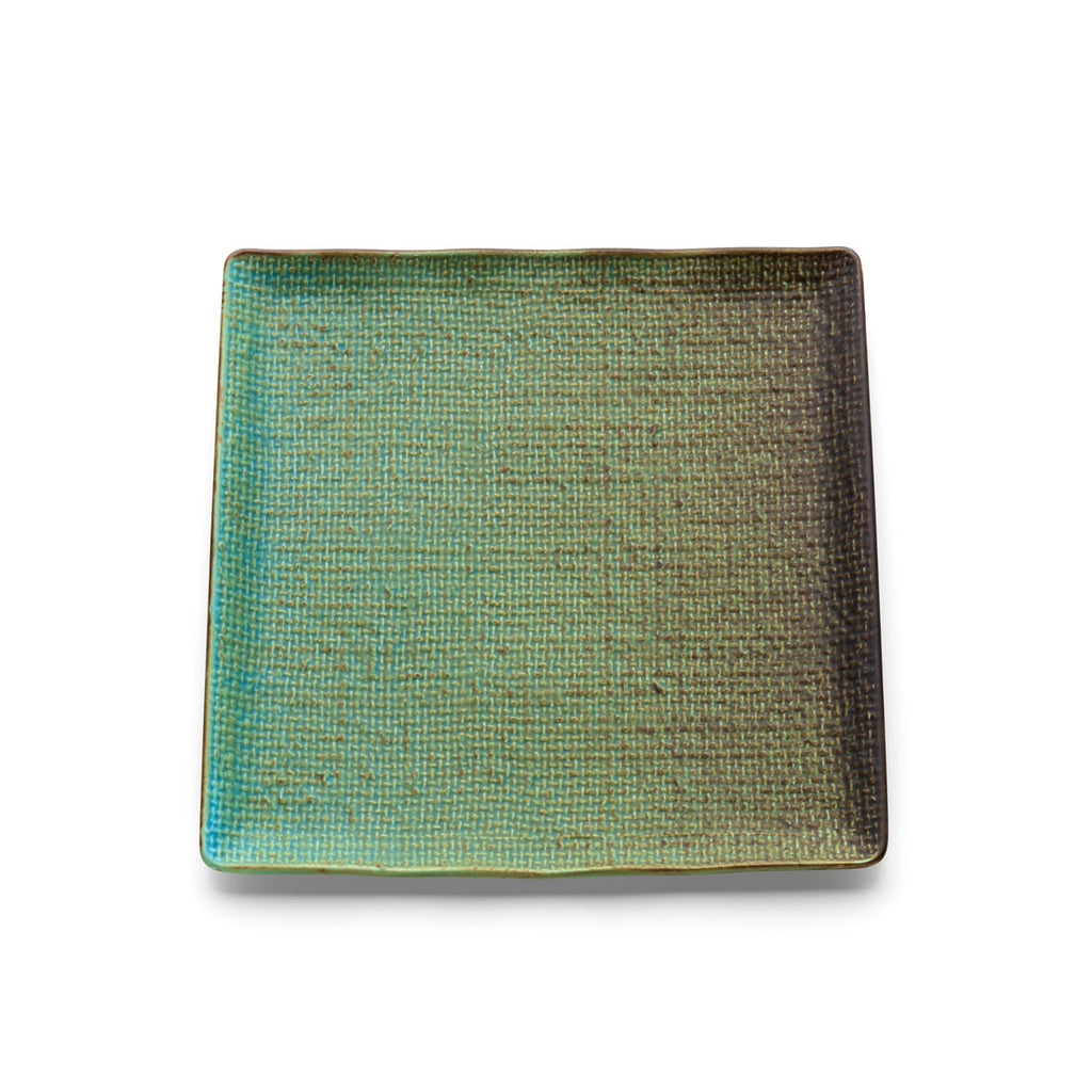 Assiette carrée Lagoon en grès vert 25 cm en situation