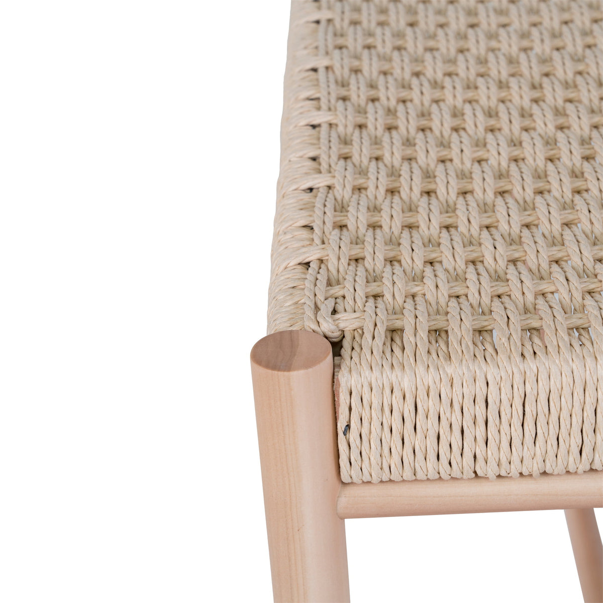 Gros plan du tressage en corde de papier torsadée de l'assise du banc Abano