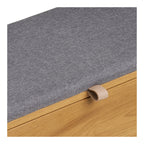 Détail de la tirette en simili cuir et du tissu gris chiné de l'assise du banc Barco