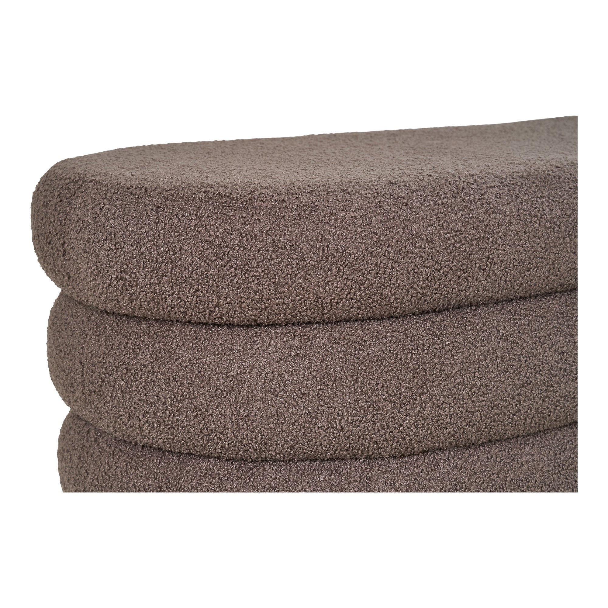 Détail texture teddy marron bourrelets arrondis banc coffre Dartford