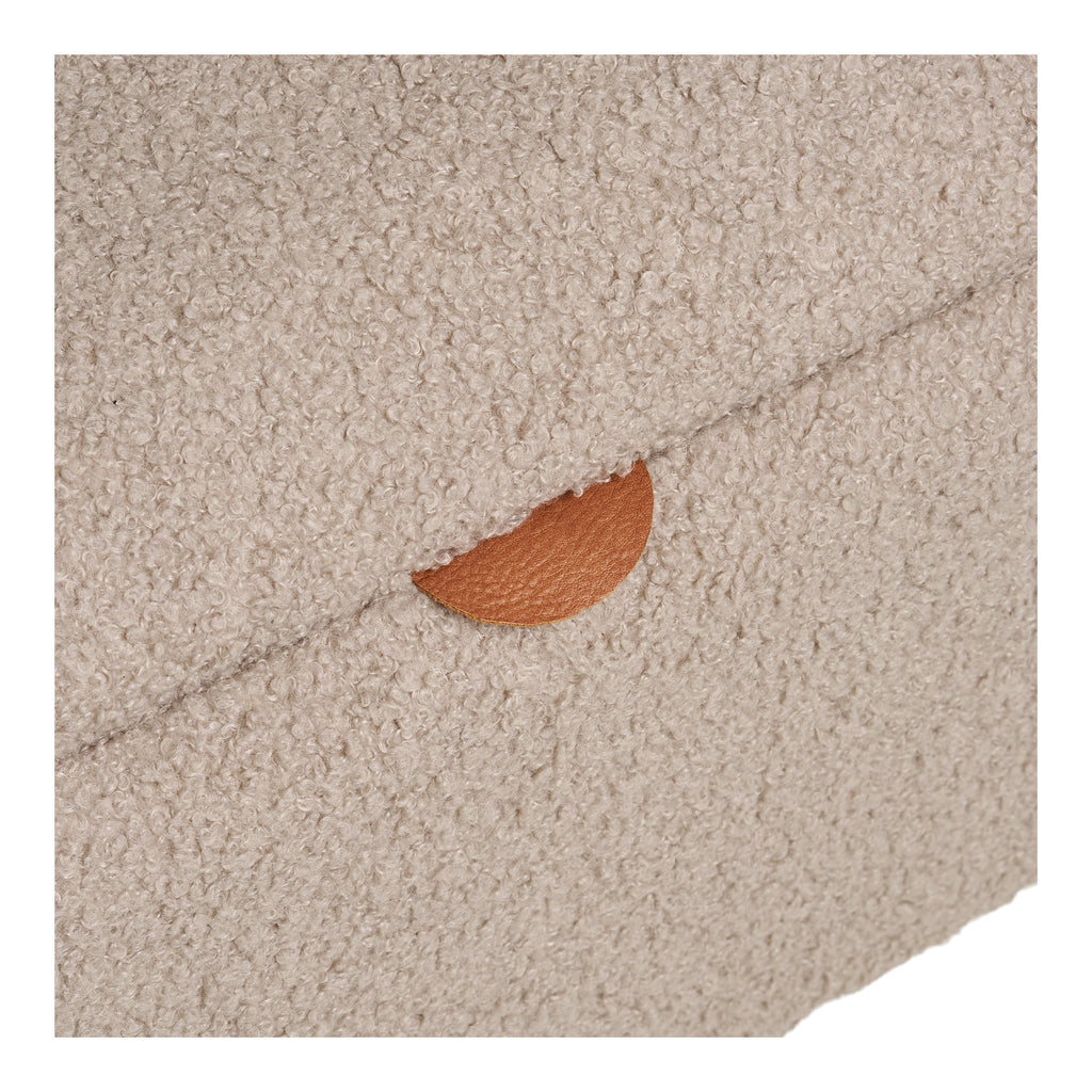 Banc coffre Harlow détail tirette cuir cognac ouverture couvercle bouclé beige