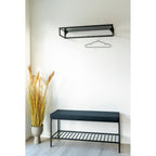 Banc entrée Vita noir mat assise rembourrée noire étagère métal lifestyle portemanteau mural minimaliste