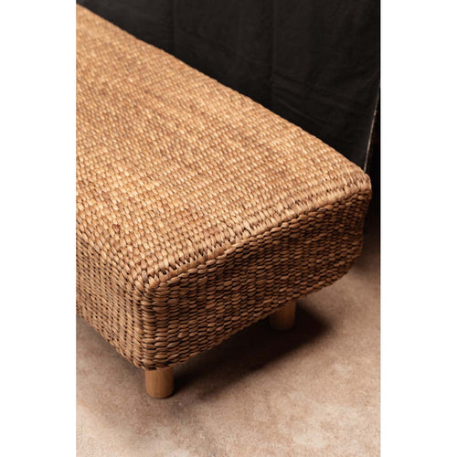 Banc en jacinthe d'eau tressée en situation