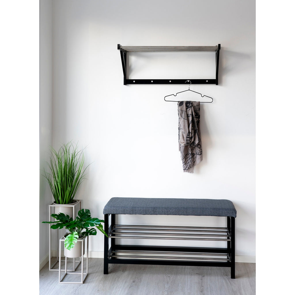 Banc Padova gris avec porte-manteau mural noir entrée organisée moderne