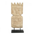 Bas-relief Timor Man en grès vu de face personnage à couronne de cinq pointes sur socle en fer noir