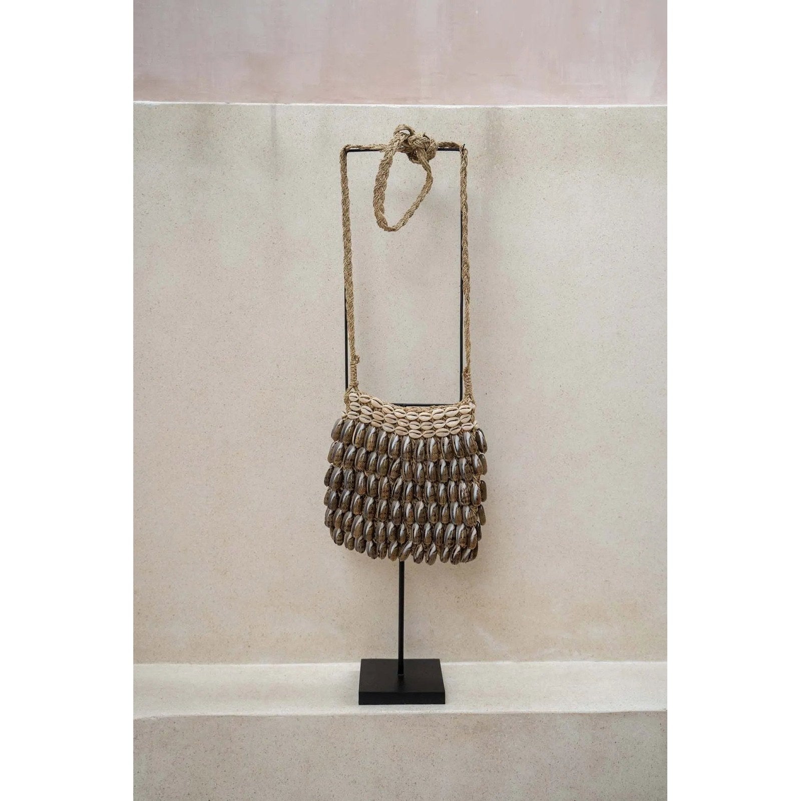 Besace de nacre brune sur socle 75 cm, vue 3