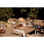 Bol Viola grès beige sur une table en teck en terrasse avec crackers et verres