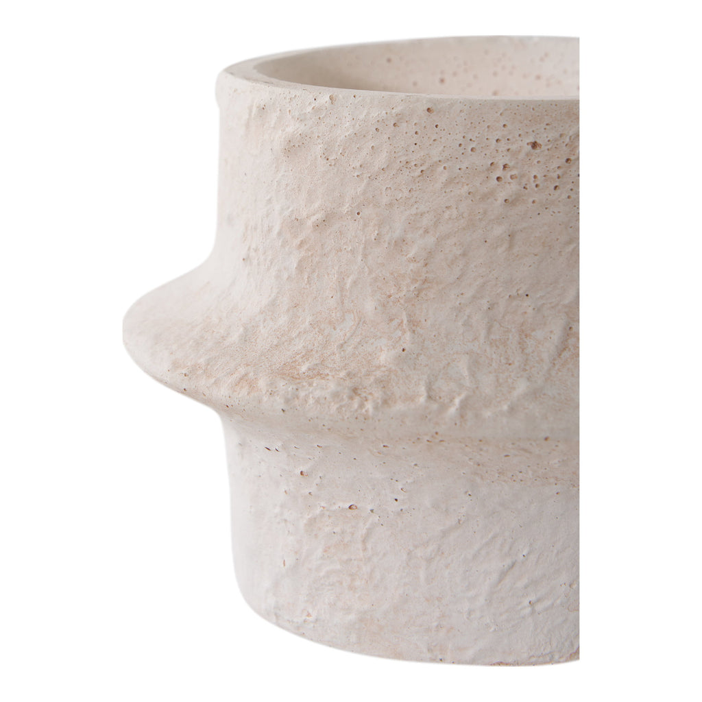 Détail gorge et base bougeoir ciment blanc petit modèle surface brute rosé naturel