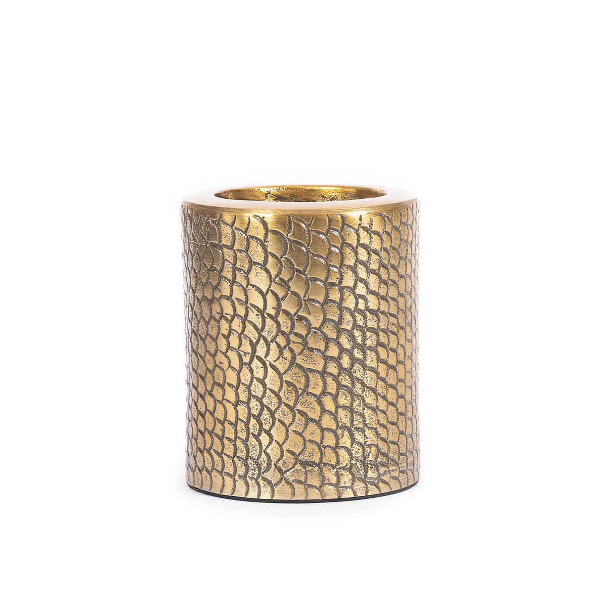 Bougeoir cylindre texture croco finition laiton H 13 cm vu de face sur fond blanc