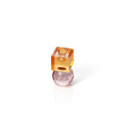 Bougeoir en verre recyclé cube ambre et sphère rose facettée vu en plongée sur le logement de la bougie