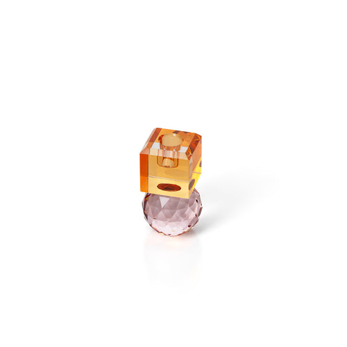 Bougeoir en verre recyclé à cube ambre et sphère facettée rose 10 cm en situation