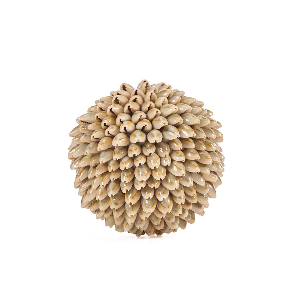 Boule décorative Oluolu en cauris 11 cm