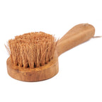Brosse à récurer en teck à tête ronde 18 cm en situation