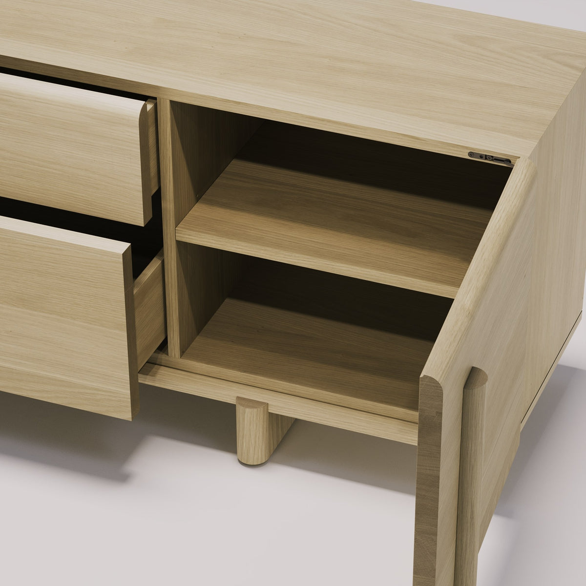 Buffet Brutalist en chêne naturel ouvert sur une étagère et ses tiroirs sortis