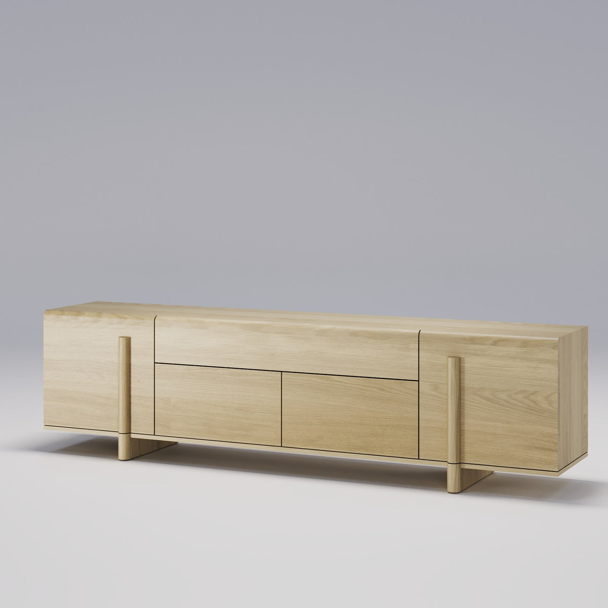 Buffet Brutalist de 240 cm en chêne naturel vu de trois quarts sur fond clair
